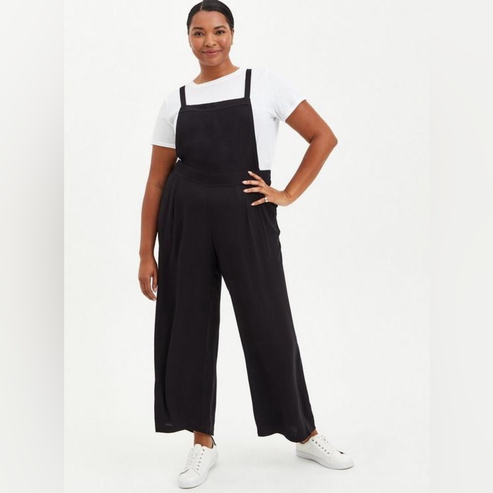 Torrid Wide Leg Stretch Crepe Jumper/Jumpsuit Size